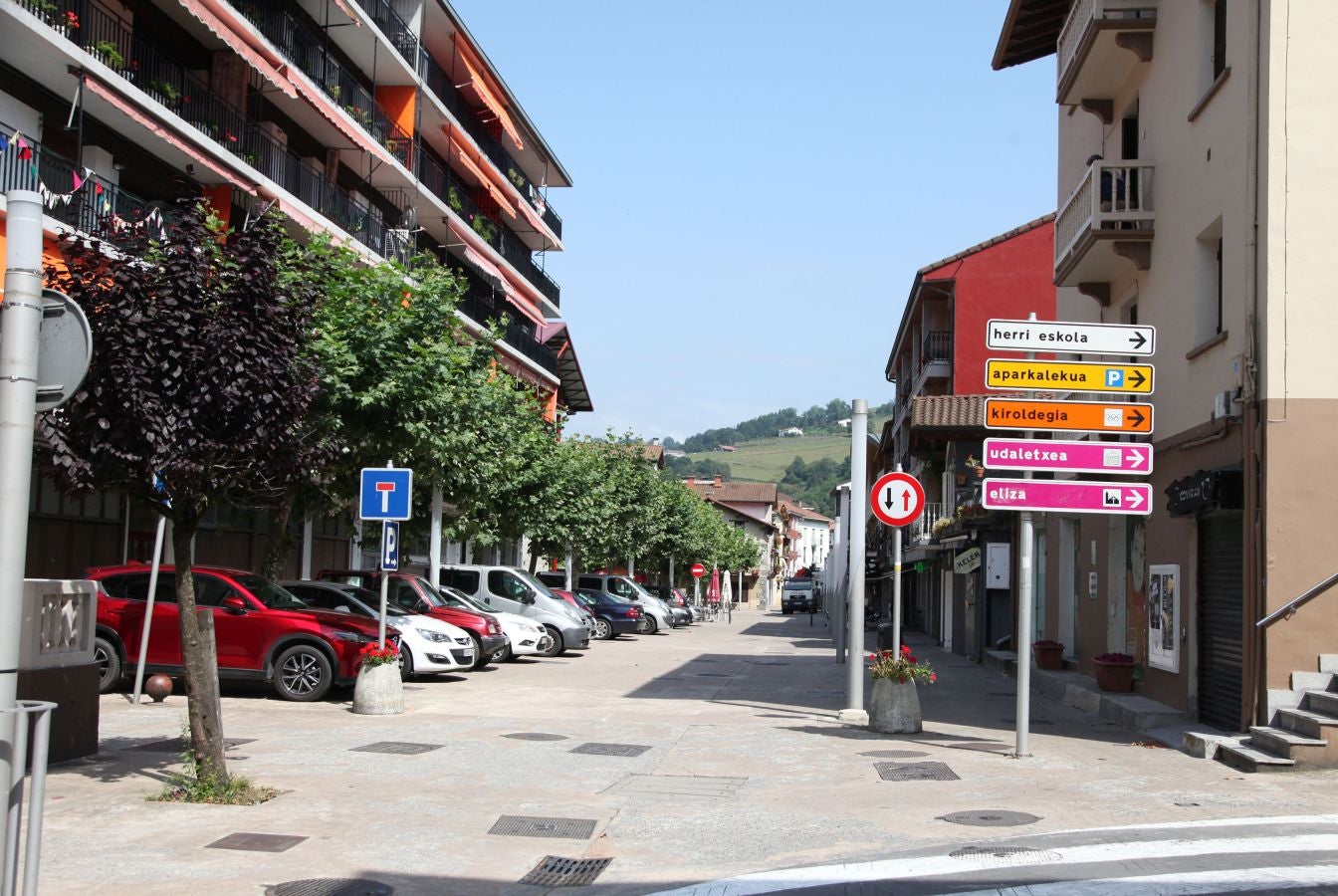 Dos bonitos enclaves rurales atravesados por el Oria, muy bien comunicados por la N-1, que permiten disfrutar de su patrimonio y su entorno natural. 