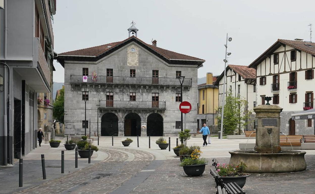 El Ayuntamiento de Asteasu, obra de José Lizardi, data del año 1760.