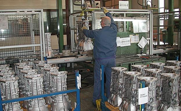 El Covid se comió en un mes más de un cuarto de la exportación de componentes de coches