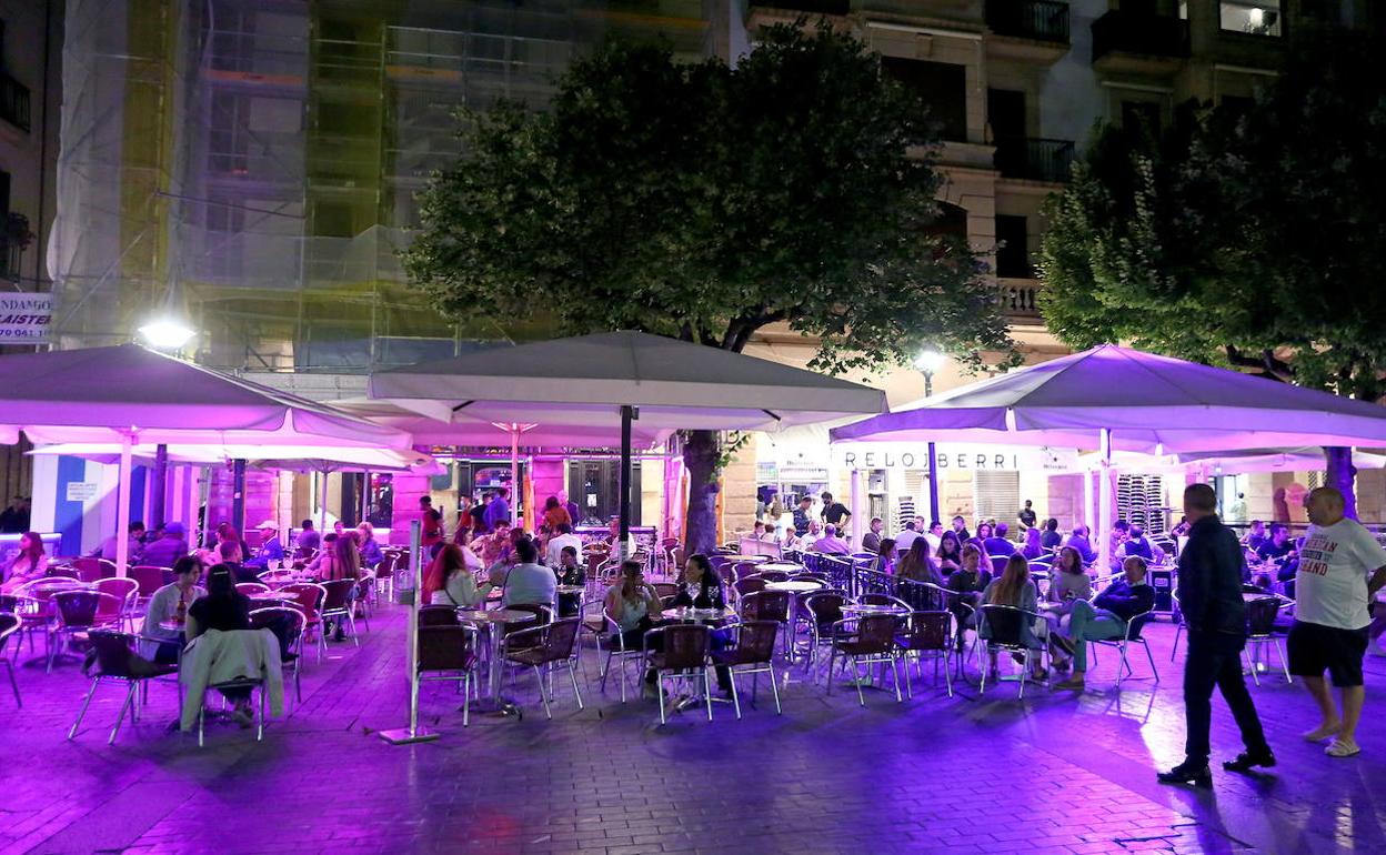 El ocio nocturno aprovecha el resquicio que le dejan los jueces vascos y abrirá más horas este fin de semana