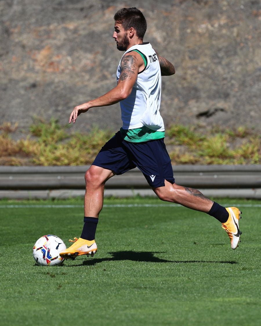 Los jugadores de la Real Sociedad siguen con su puesta a punto antes de que a mediados de septiembre comience la competición oficial