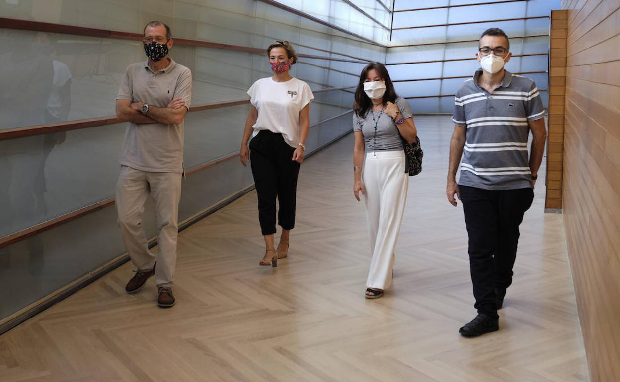 Patrick Alfaya, Paula Iragorri, Marta Zabaleta y el representante de Locum Congregatio, esta mañana en el Kursaal.