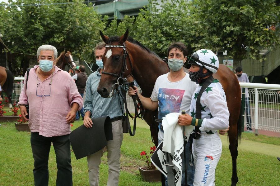 Carreras en el hipódromo de Lasarte. 