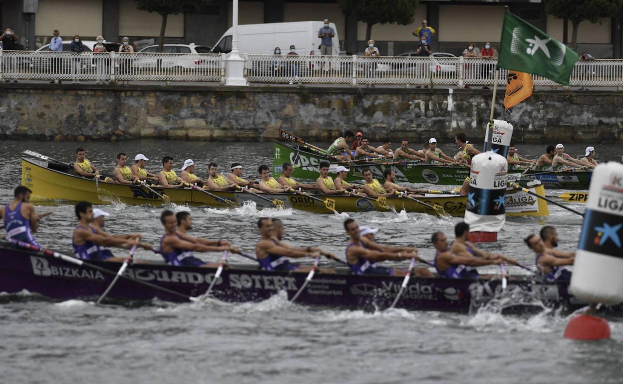 Santurtzi, Orio y Hondarribia reflejan a la salida de una ciaboga el enorme pulso que libraron toda la regata. 