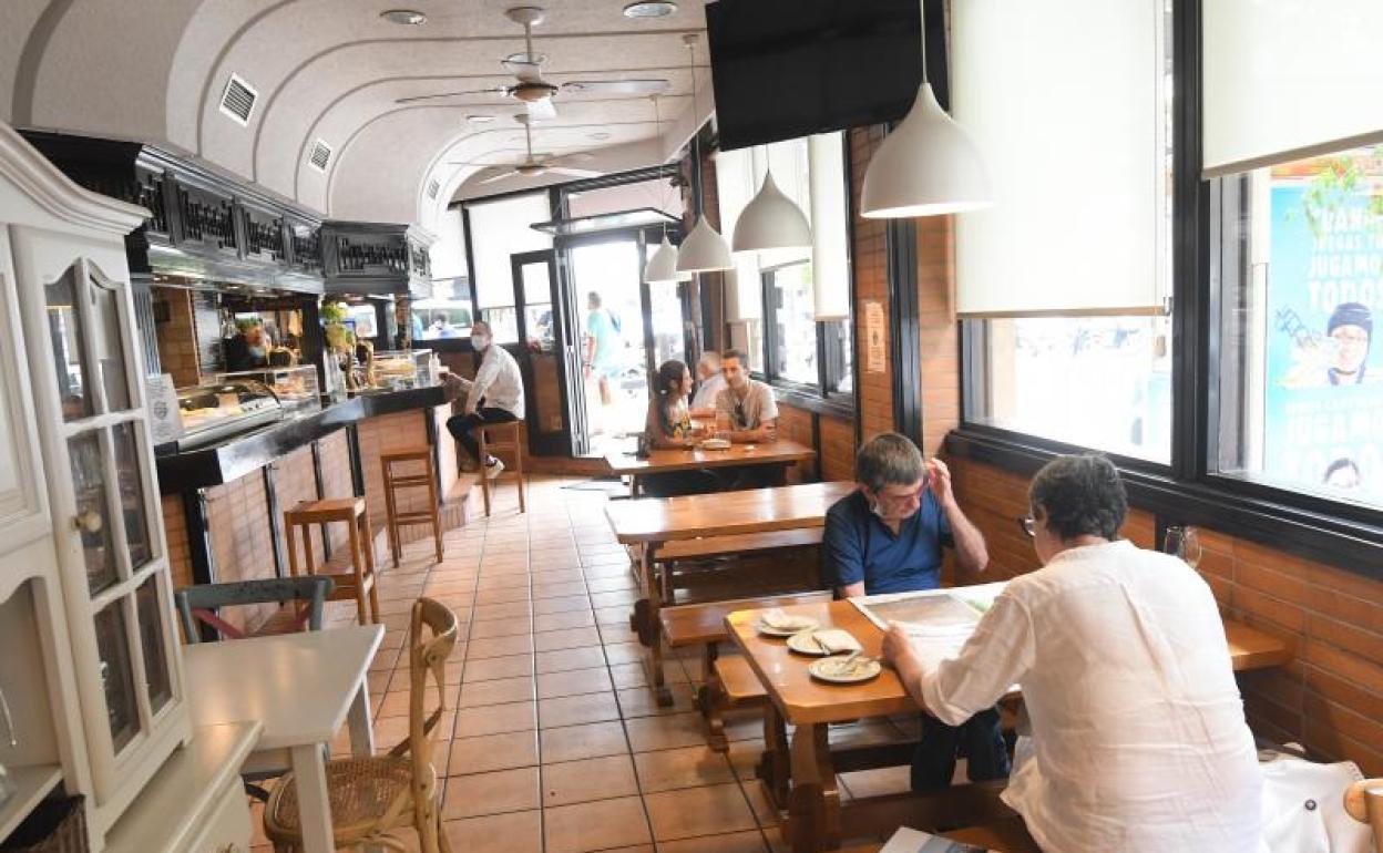 Interior de un bar en Donostia. 