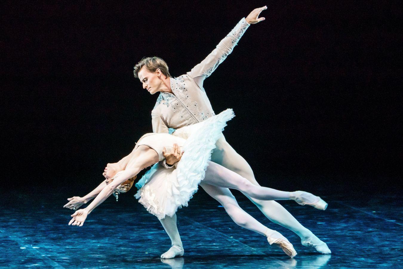 Vuelta a los escenarios del Staatsballett Berlín.