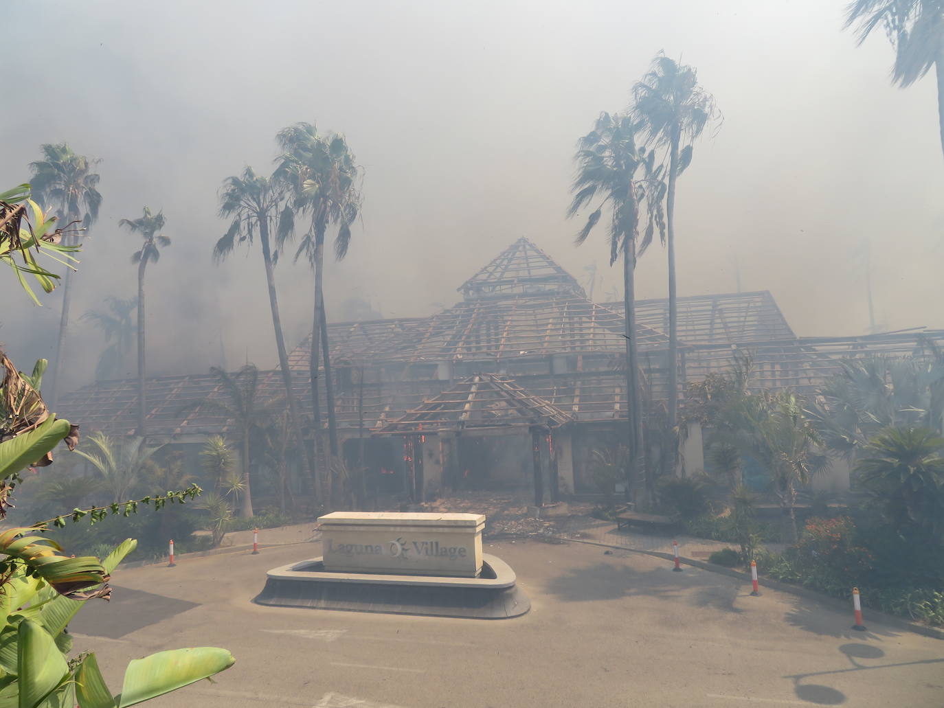 Efectivos del Plan Infoca y del Consorcio Provincial de Bomberos trabajan en la zona