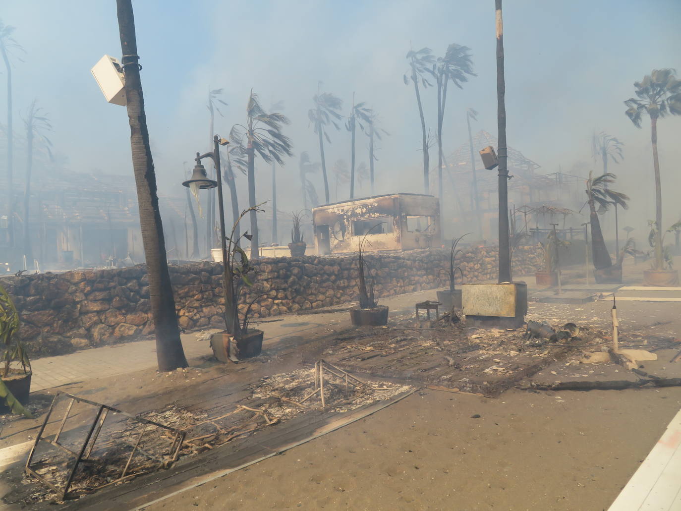 Efectivos del Plan Infoca y del Consorcio Provincial de Bomberos trabajan en la zona