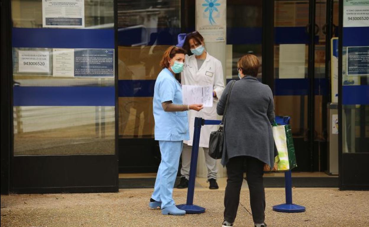 Salud no ve un «cambio de tendencia» pese a bajar los contagios en Gipuzkoa y Euskadi