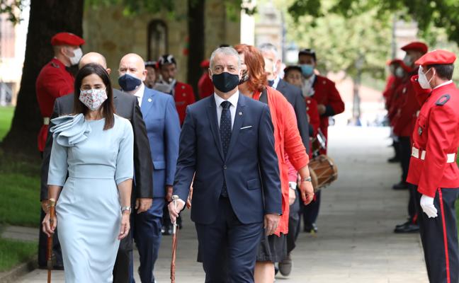 Urkullu jura como lehendakari en un acto sin traspaso de makila por el coronavirus