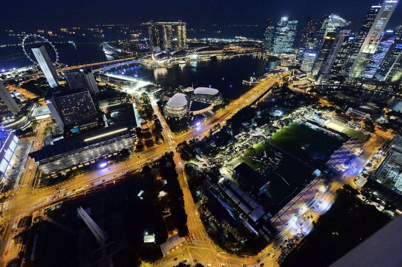 Ciudad de Singapur cierra el 'top ten' gracias a sus 31 multimillonarios, cuyos bienes superan los 95.000 millones de dólares. Los 11.000 millones que amasa Zhang Yong, fundador del grupo de restaurantes Haidilao International Holding Ltd, le convierten en el vecino más rico de Singapur