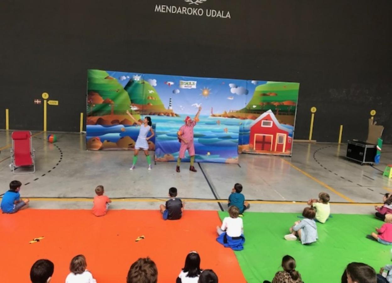 Frontoian izan zen emanaldia, segurtasun neurriak bermatu ahal izateko.