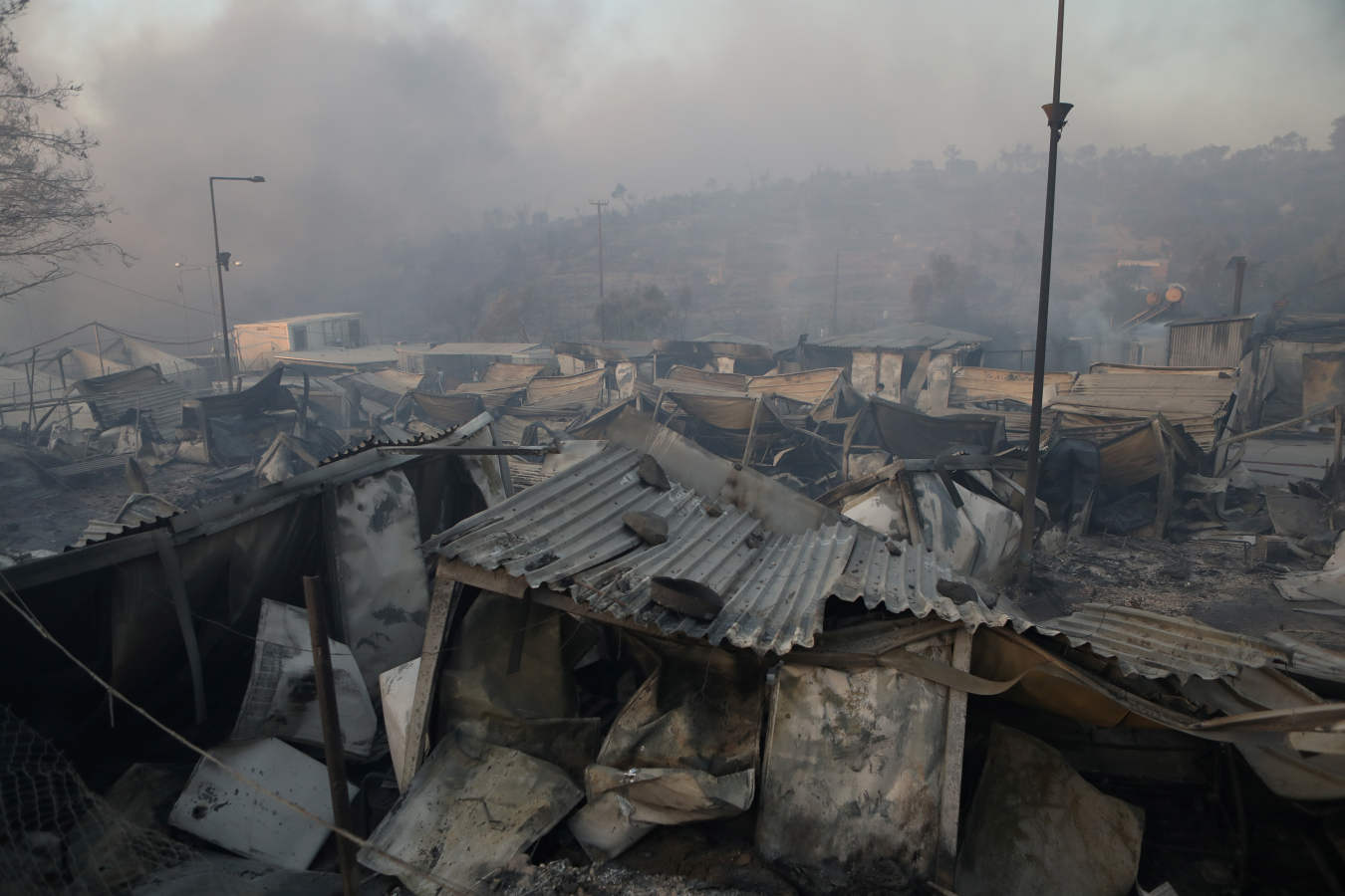 El campo de refugiados de Moria queda destruido en un incendio