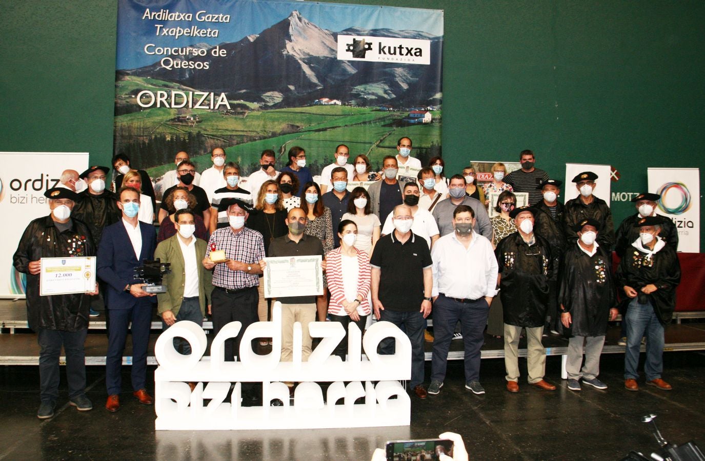 Patxi Lopez de Uralde Fernandez de Larrea es el ganador del XLVII concurso de quesos de Ordizia elaborados por pastores con leche cruda de Ardi Latxa o Karrantzana