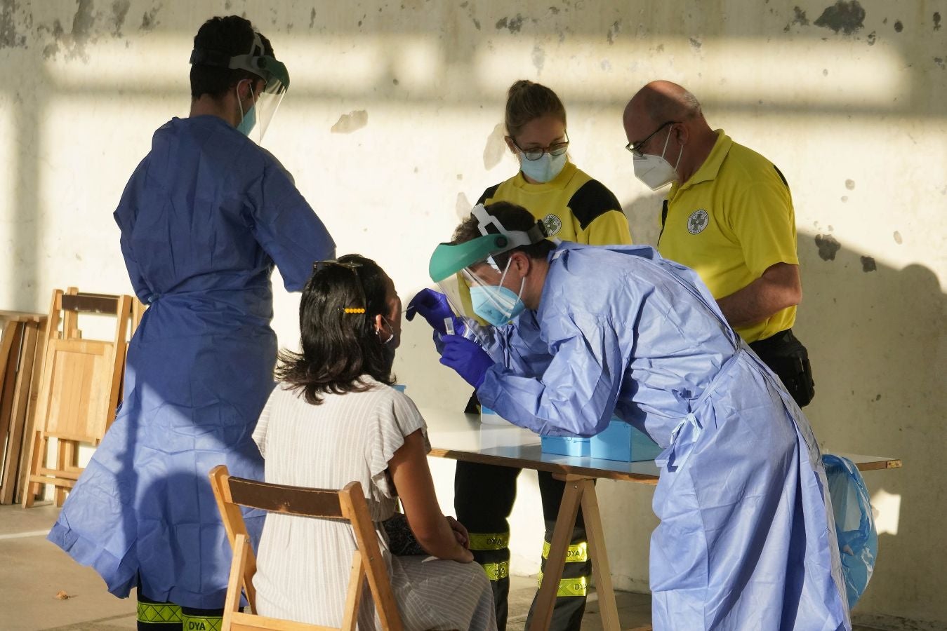 Medio millar de temporeros se someten a test PCR antes de dar comienzo a la vendimia del txakoli