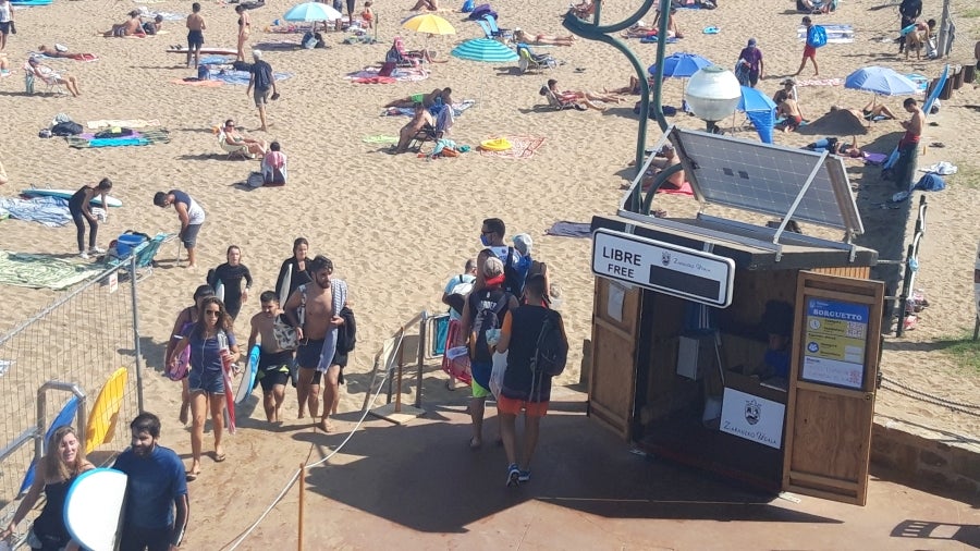 Fotos: Los guipuzcoanos se resisten a despedirse de la playa