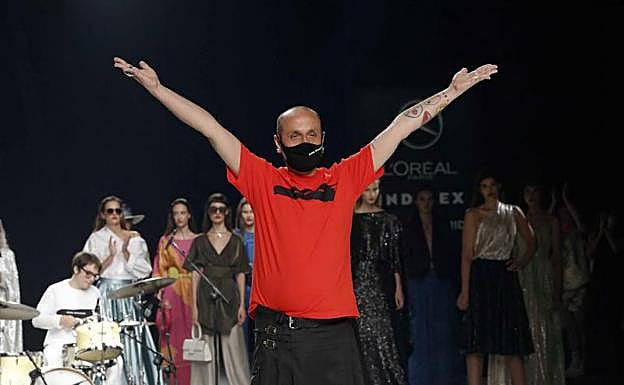 Imagen principal - Arriba, el diseñador Juan Carlos Mesa. Abajo, el bidón de gasolina de la Lady Di de Brain&Beast y un diseño de Isabel Sanchís. 