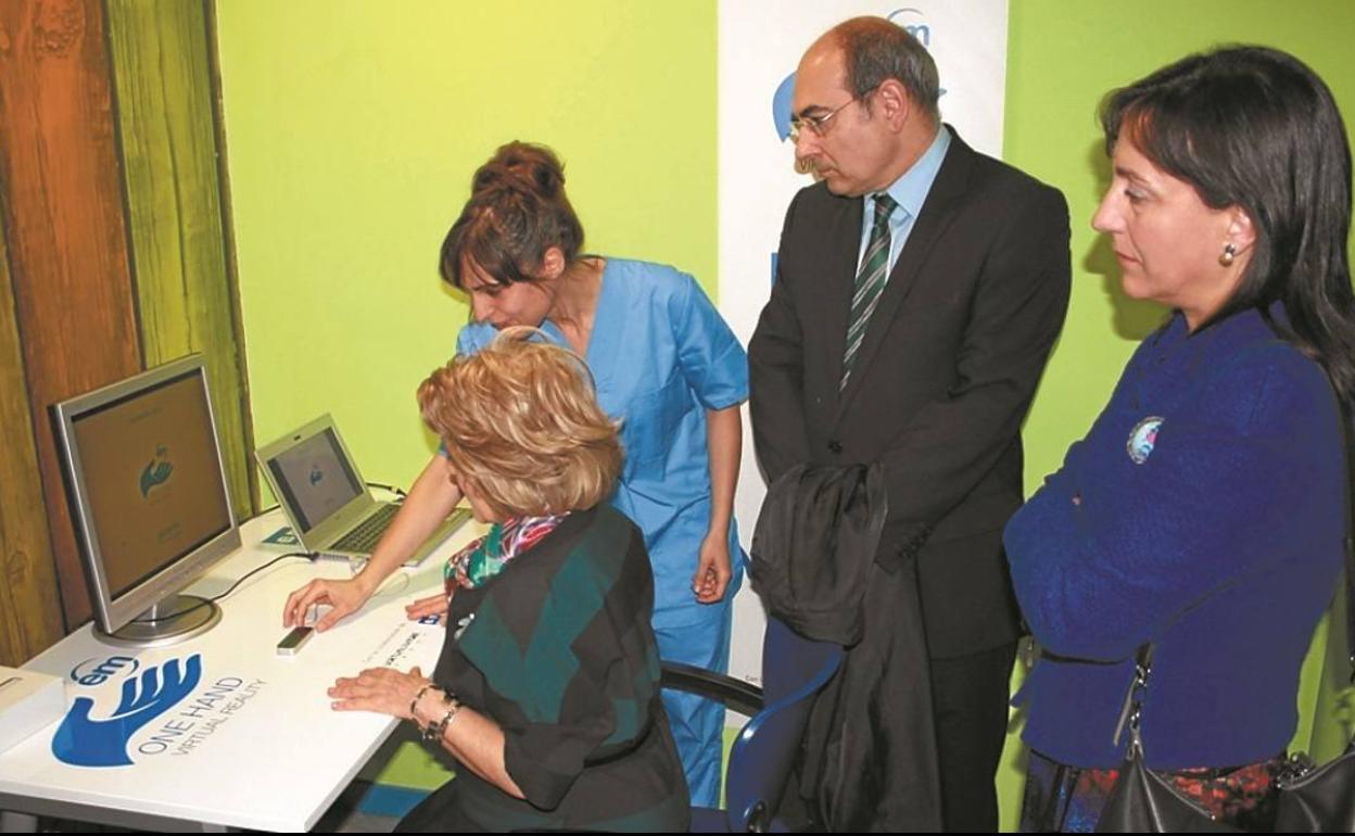 La exviceconsejera Fátima Ansotegi, junto al exconsejero Jon Darpón, en una visita institucional. 