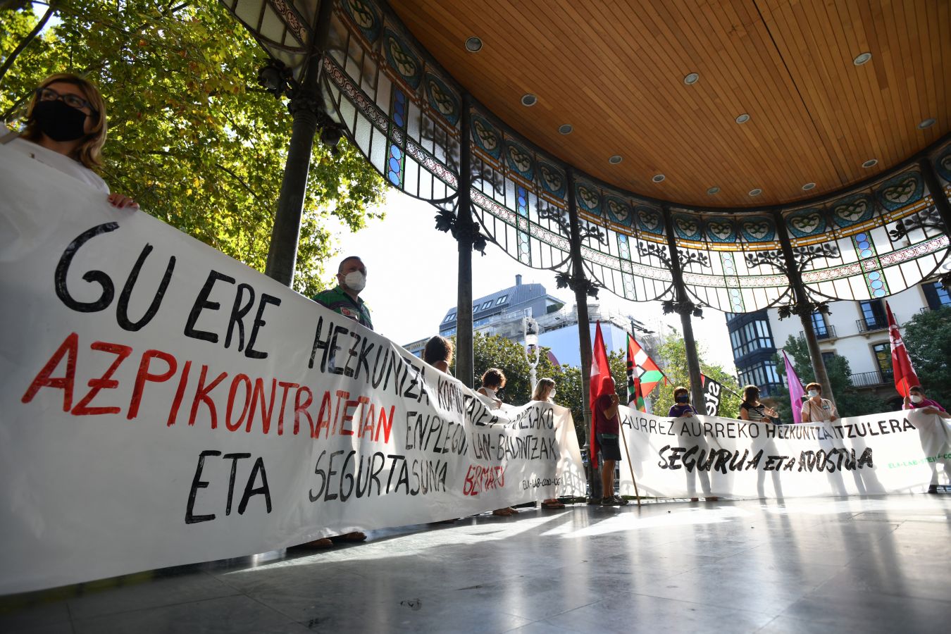 Los sindicatos de la enseñanza se han manifestado este martes en las calles de San Sebstián y han reclamado un retorno a las aulas «seguro» y acordado para hacer frente al Covid-19
