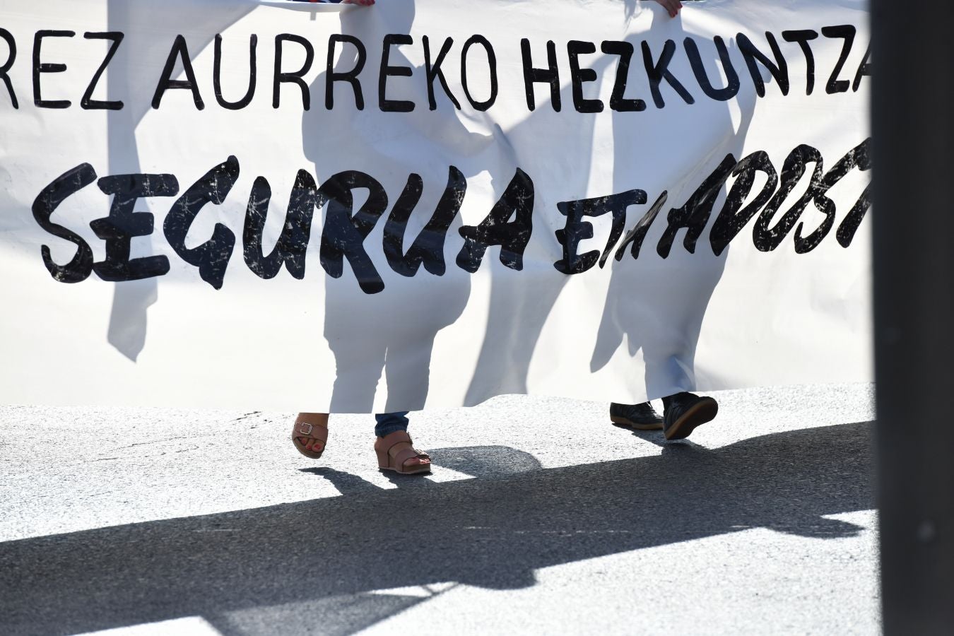 Los sindicatos de la enseñanza se han manifestado este martes en las calles de San Sebstián y han reclamado un retorno a las aulas «seguro» y acordado para hacer frente al Covid-19