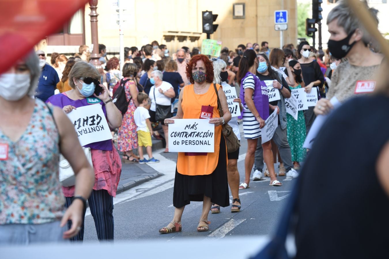 Los sindicatos de la enseñanza se han manifestado este martes en las calles de San Sebstián y han reclamado un retorno a las aulas «seguro» y acordado para hacer frente al Covid-19