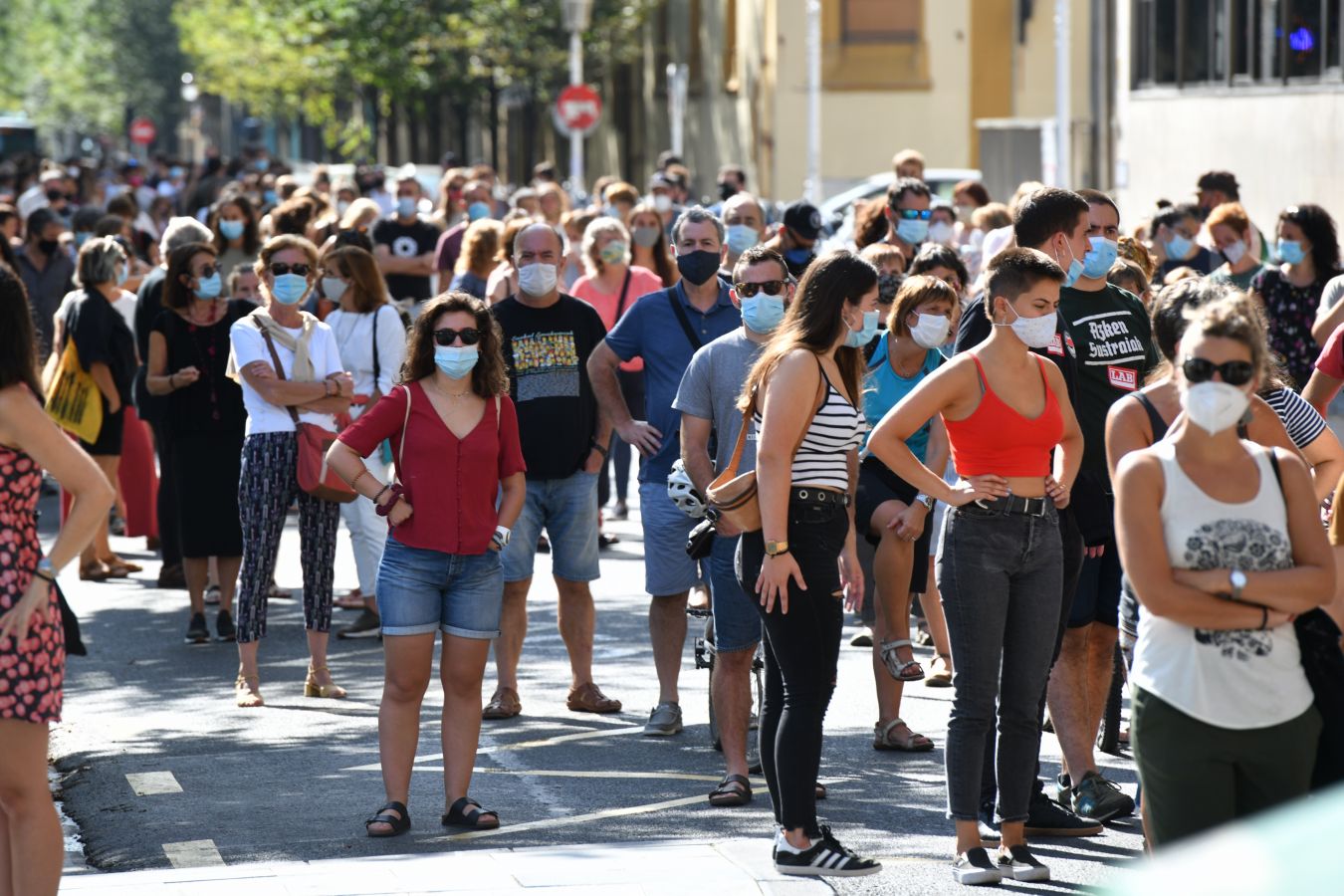 Los sindicatos de la enseñanza se han manifestado este martes en las calles de San Sebstián y han reclamado un retorno a las aulas «seguro» y acordado para hacer frente al Covid-19