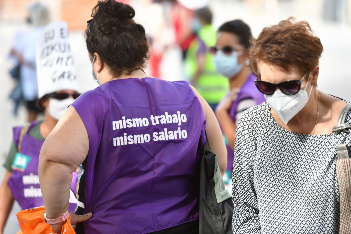 Los sindicatos de la enseñanza se han manifestado este martes en las calles de San Sebstián y han reclamado un retorno a las aulas «seguro» y acordado para hacer frente al Covid-19