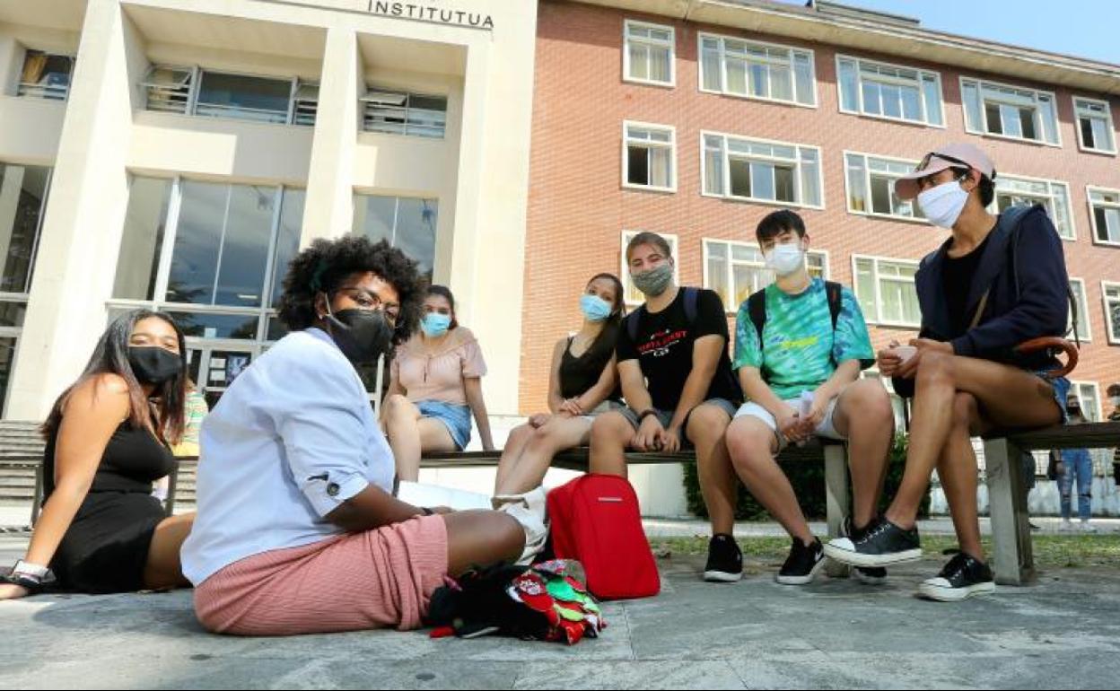 Jose Luis, Alexander, Mesay, Lauritz, Mayte, Naiara y Nerea.