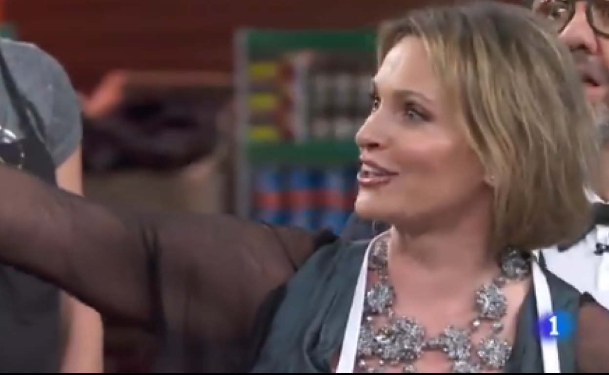 Ainhoa Arteta, cantando el 'We are the Champions' en la entrega de MasterChef Celebrity de ayer. 