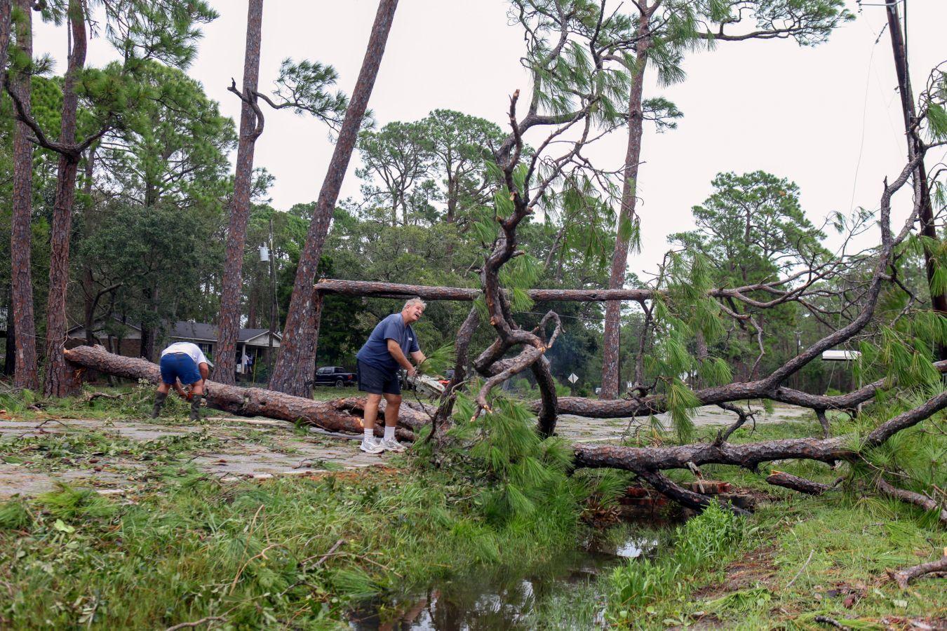 La costa este de Estados Unidos ha sufrido especialmente la llegada del huracán Sally. De hecho, los estados afectados han sufrido cortes eléctricos e inundaciones, además de la caída de decenas de árboles. 'Sally' ha dejado a más de medio millón de personas sin luz. Los estados de Alabama y Florida han resultado los más afectados. Sally tocó tierra como huracán categoría dos, con vientos de hasta 160 km/h. 