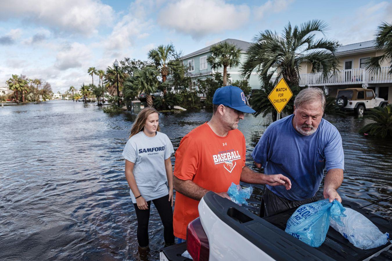 La costa este de Estados Unidos ha sufrido especialmente la llegada del huracán Sally. De hecho, los estados afectados han sufrido cortes eléctricos e inundaciones, además de la caída de decenas de árboles. 'Sally' ha dejado a más de medio millón de personas sin luz. Los estados de Alabama y Florida han resultado los más afectados. Sally tocó tierra como huracán categoría dos, con vientos de hasta 160 km/h. 