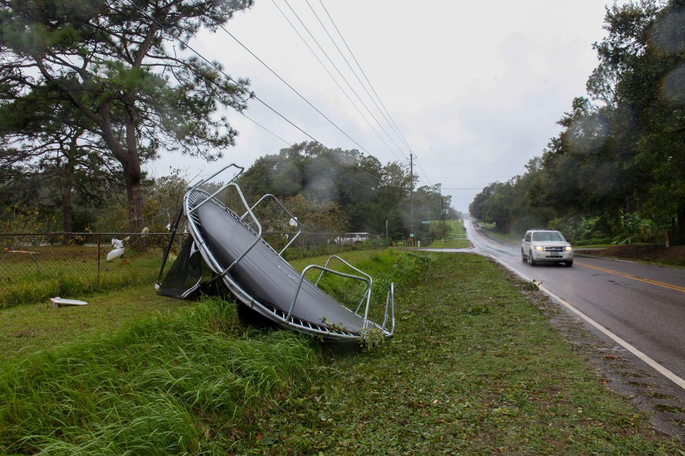 La costa este de Estados Unidos ha sufrido especialmente la llegada del huracán Sally. De hecho, los estados afectados han sufrido cortes eléctricos e inundaciones, además de la caída de decenas de árboles. 'Sally' ha dejado a más de medio millón de personas sin luz. Los estados de Alabama y Florida han resultado los más afectados. Sally tocó tierra como huracán categoría dos, con vientos de hasta 160 km/h. 