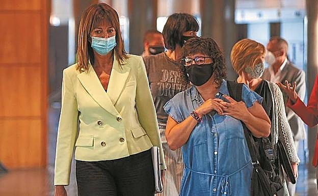 Mendia con Loli García, secretaria general de CC OO en Euskadi. 