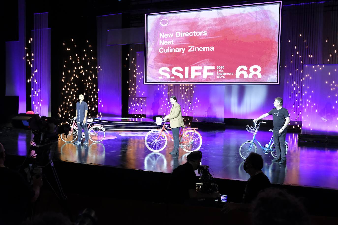 La música y la danza estuvieron muy presentes en la inauguración oficial de la 68 edición del Festival de Cine de San Sebastián