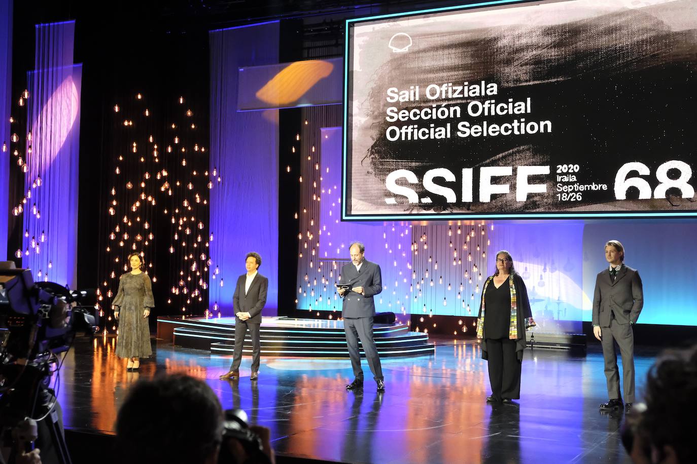 La música y la danza estuvieron muy presentes en la inauguración oficial de la 68 edición del Festival de Cine de San Sebastián