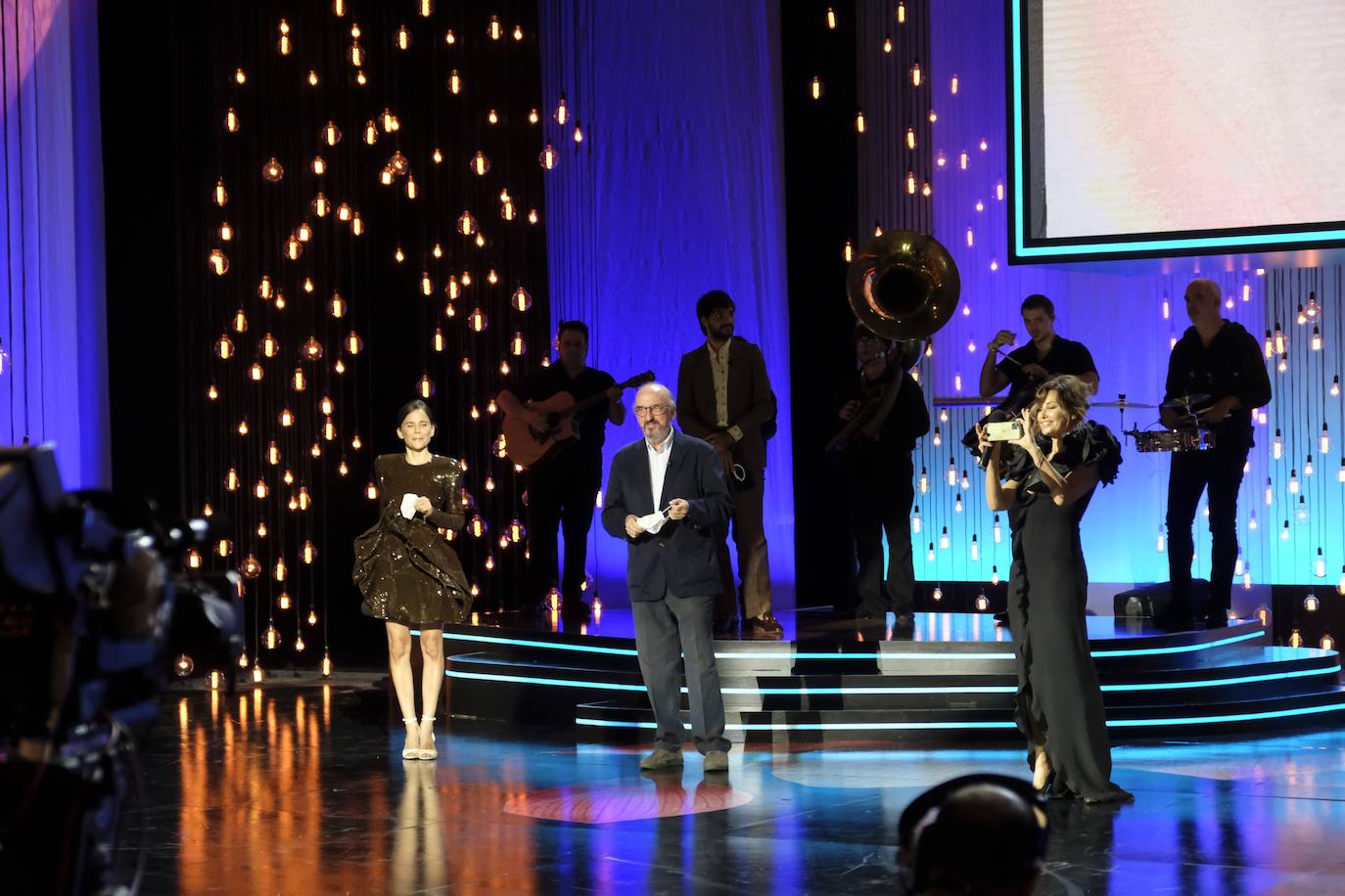 La música y la danza estuvieron muy presentes en la inauguración oficial de la 68 edición del Festival de Cine de San Sebastián