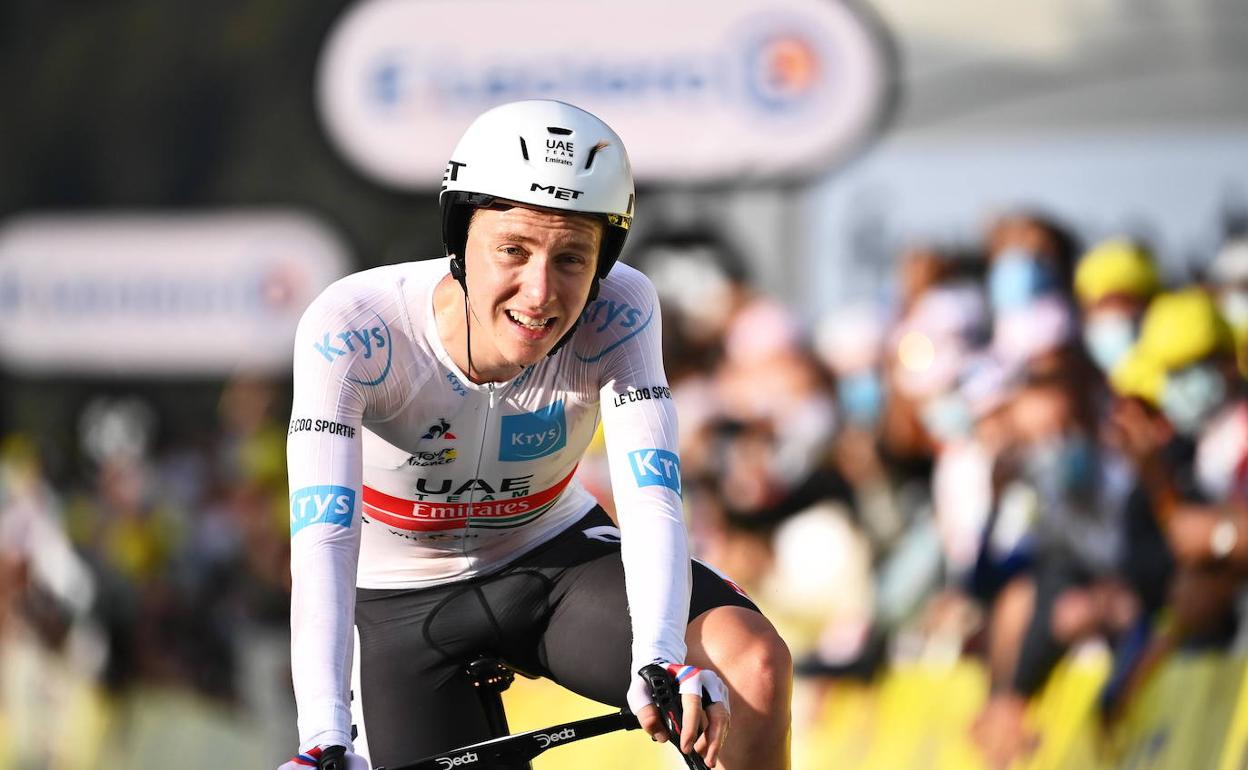 Pogacar cruza la meta de La Planche des Belles Filles. 