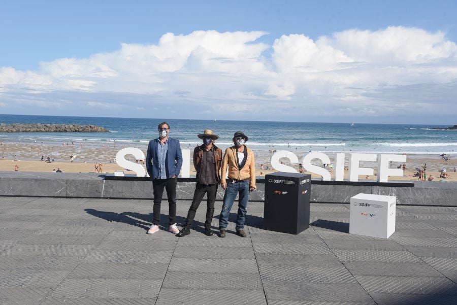 El actor estadounidense produce el filme que Julien Temple dedica al líder de The Pogues, que se estrena este domingo en el Kursaal