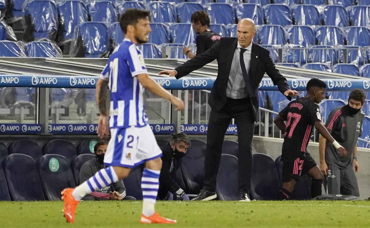 Calentamiento de los jugadores de la Real antes del inicio del partido. 