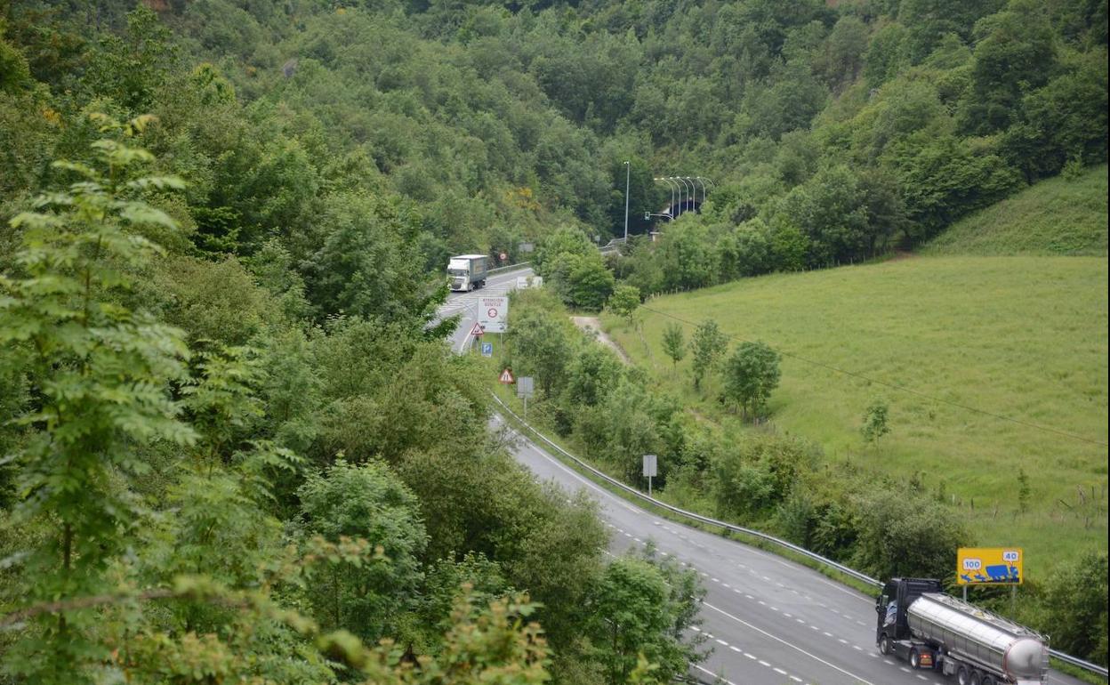 Cerrada la N-121-A entre los enlaces de Intxaurreta y Gurutze por deficiencias en dos viaductos