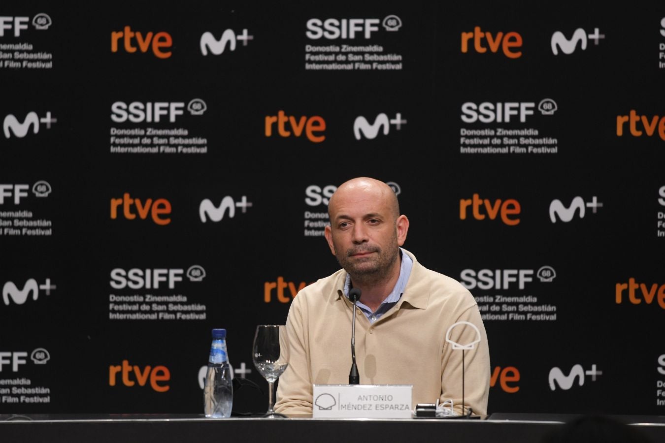 Miembros del equipo de la película 'The Courtoom 3H', enrueda de prensa en el Kursaal.