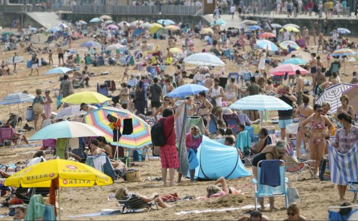 La playa de Zarautz, durante uno de los días del pasado verano.