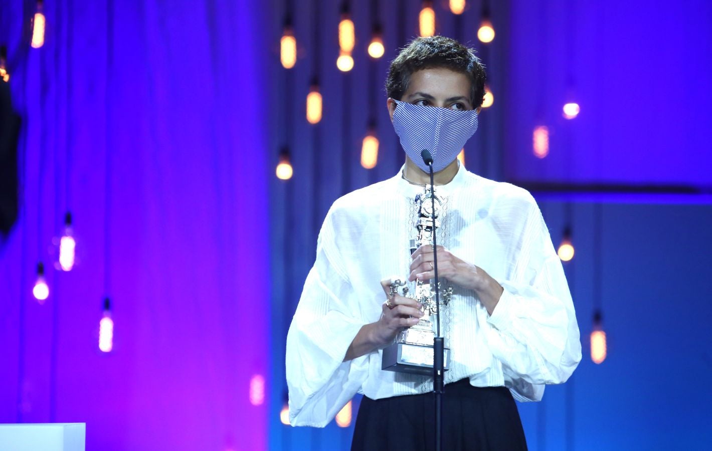 La 68 edición del Zinemaldia ha echado el cierra este sábado con la entrega del palmarés donde ha arrasado la película georgiana 'Beginning'. Muchos de los galardonados no ha podido recoger sus premios debido a la pandemia