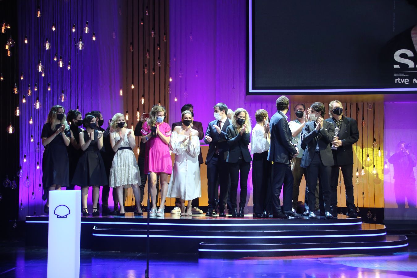 La 68 edición del Zinemaldia ha echado el cierra este sábado con la entrega del palmarés donde ha arrasado la película georgiana 'Beginning'. Muchos de los galardonados no ha podido recoger sus premios debido a la pandemia