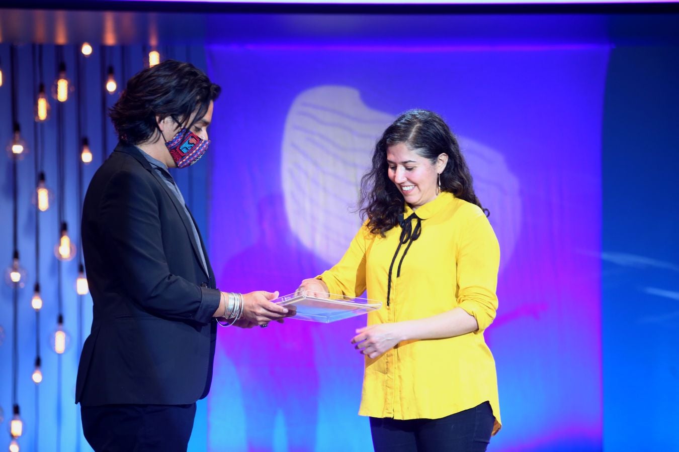 La 68 edición del Zinemaldia ha echado el cierra este sábado con la entrega del palmarés donde ha arrasado la película georgiana 'Beginning'. Muchos de los galardonados no ha podido recoger sus premios debido a la pandemia