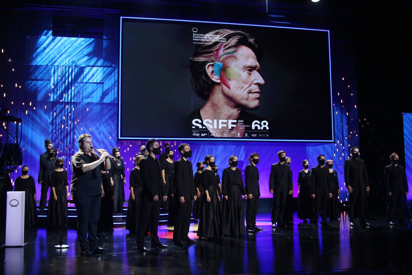 La 68 edición del Zinemaldia ha echado el cierra este sábado con la entrega del palmarés donde ha arrasado la película georgiana 'Beginning'. Muchos de los galardonados no ha podido recoger sus premios debido a la pandemia