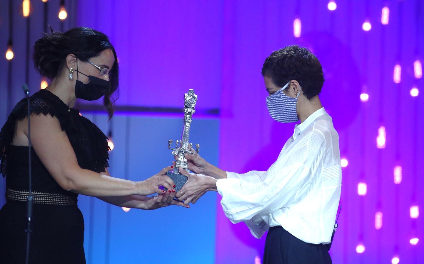 La 68 edición del Zinemaldia ha echado el cierra este sábado con la entrega del palmarés donde ha arrasado la película georgiana 'Beginning'. Muchos de los galardonados no ha podido recoger sus premios debido a la pandemia