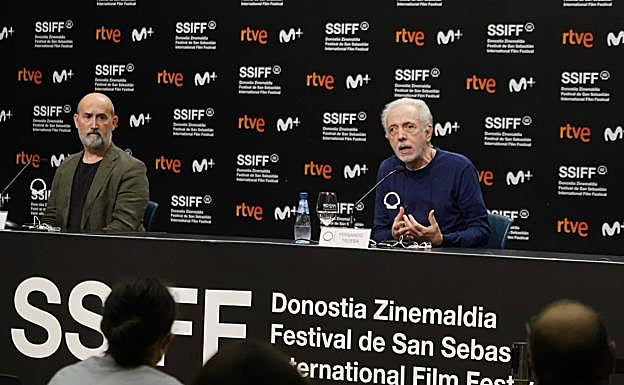 Javier Cámara y Fernando Trueba durante la rueda de prensa.