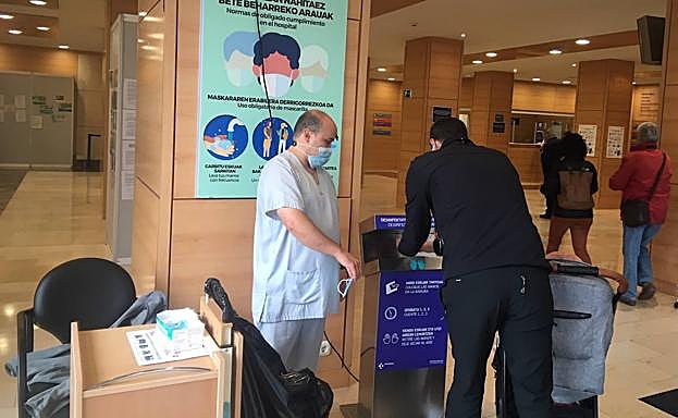 «Ayer entregué 450 mascarillas en siete horas y media»