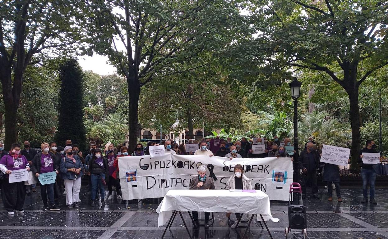Rueda de prensa de los trabajadores de las residencias de ancianos de Gipuzkoa. 